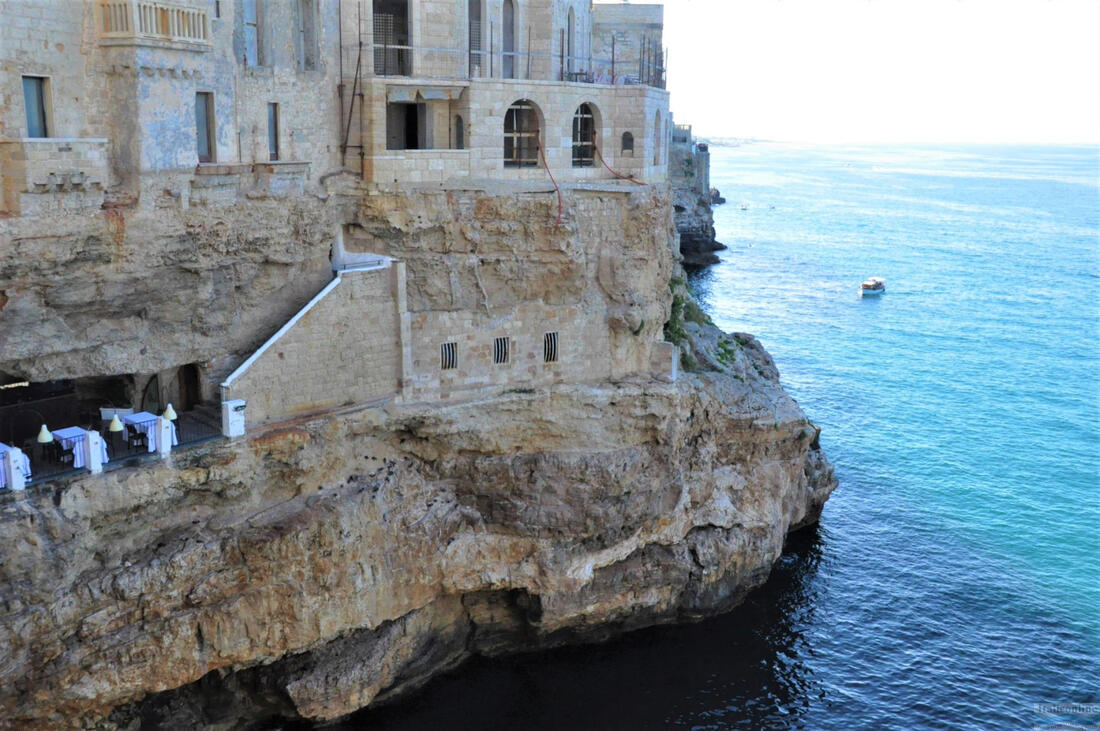 Polignano a Mare - grotta a restaurant