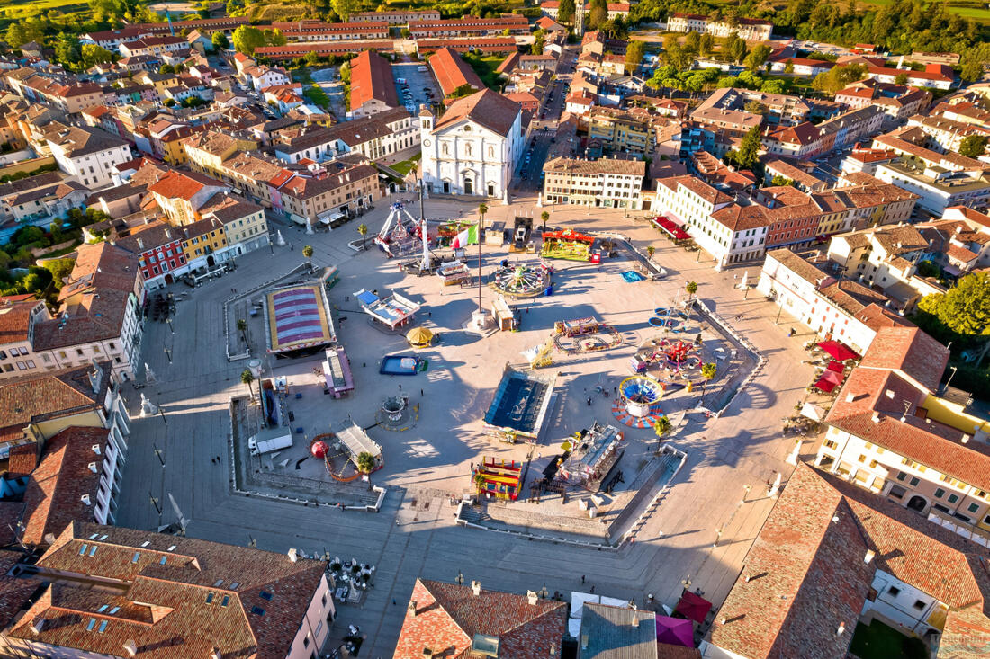 Piazza Grande Palmanovában madártávlatból