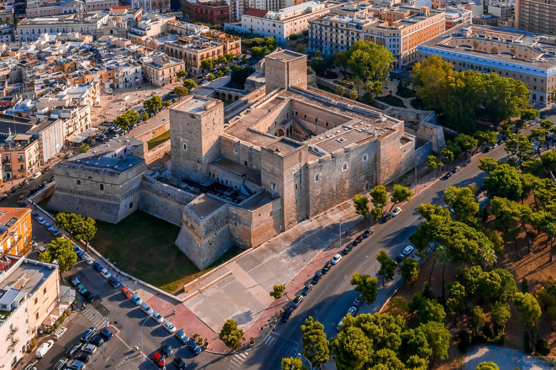 Castello Normanno Svevo kastély madártávlatból