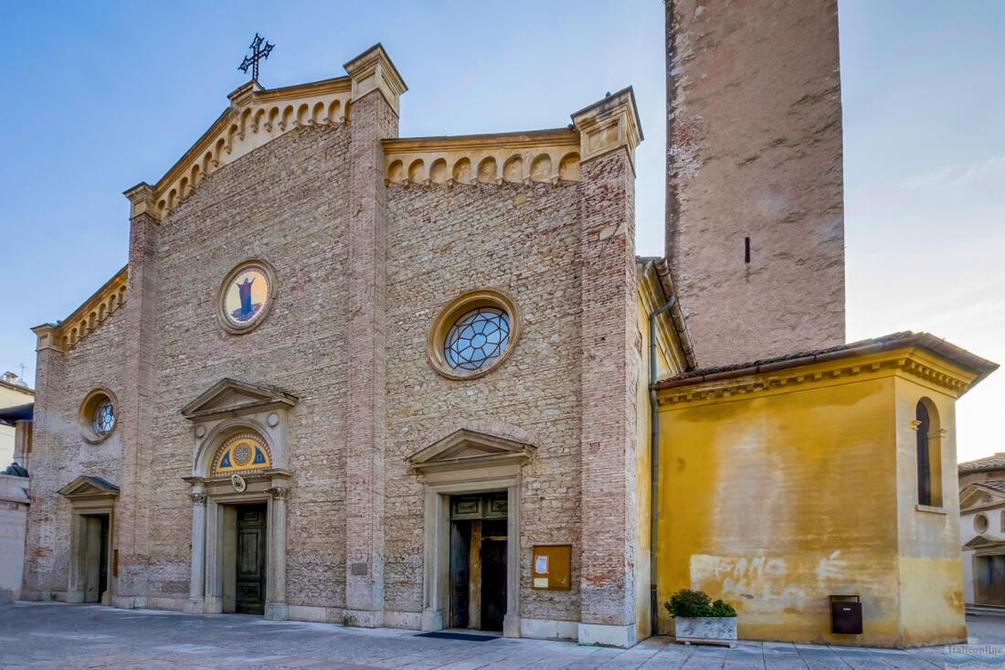 Asolo katedrálisa - La chiesa prepositurale e collegiata di Santa Maria Assunta