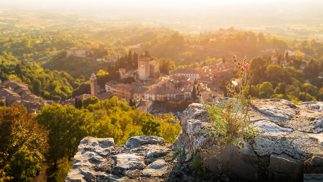 Kilátás a várra a Rocca di Asolo - Asolo - Treviso erődből