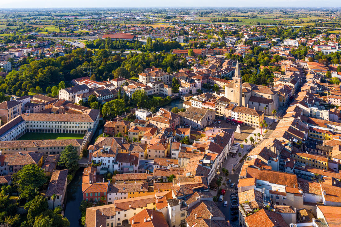 Portogruaro város történelmi központjának légi felvétele