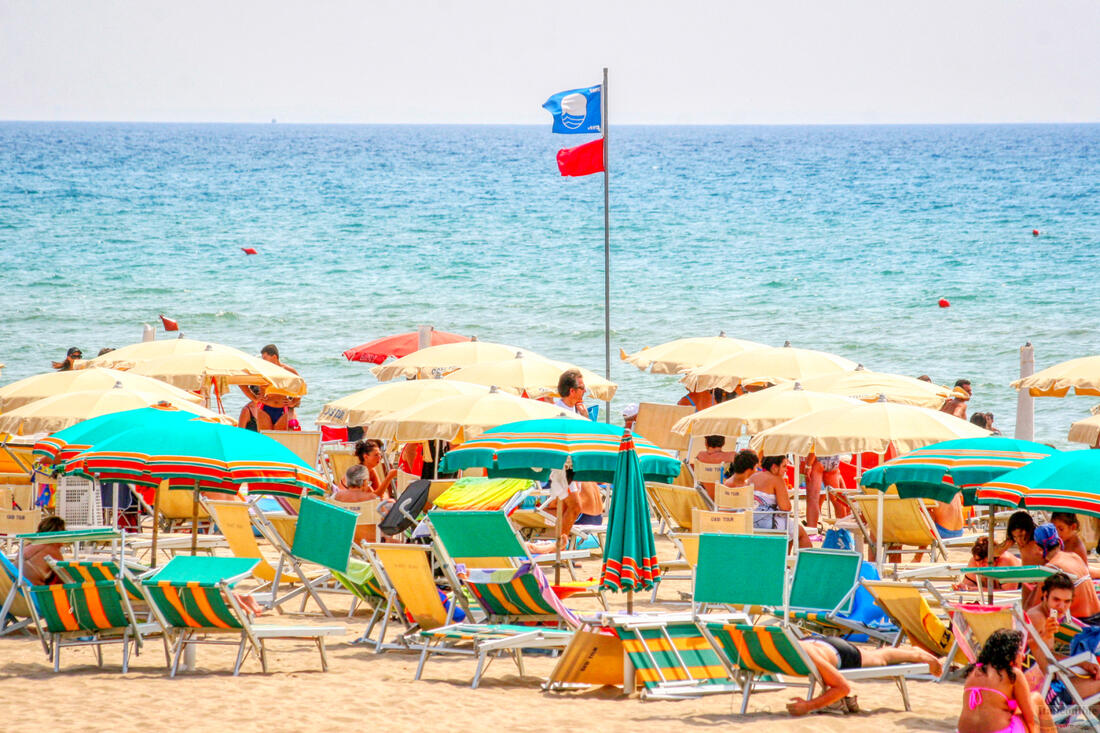 Kék zászló a Ginosa di Marina strandon