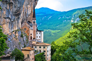 1540 lépcsőfok a mennybe. Santuario Madonna della Corona