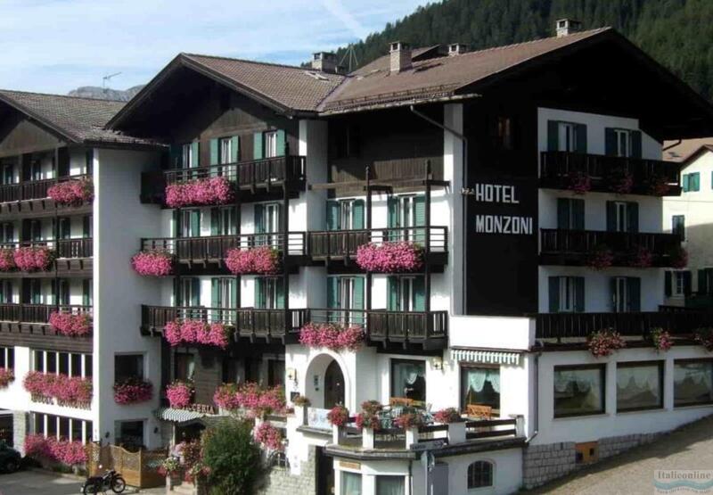 Hotel Monzoni Sèn Jan di Fassa